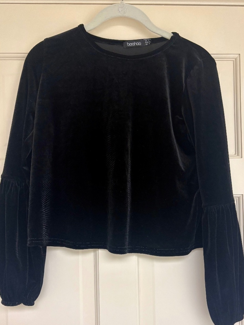 Boohoo Black Velvet Balloon Sleeve Top – US Size 4